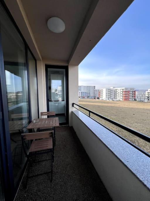 Cityscape Corner Apartment *