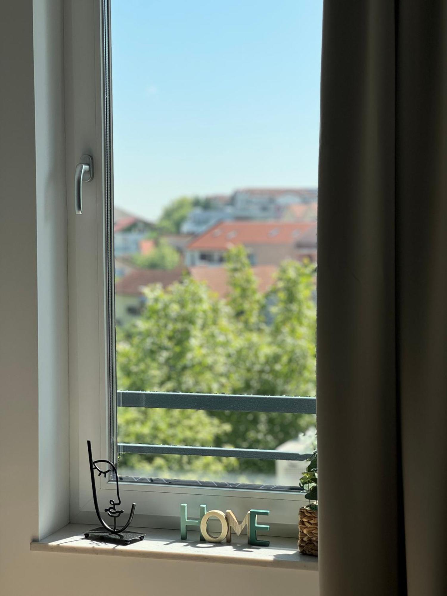Apartment Cityscape Corner *